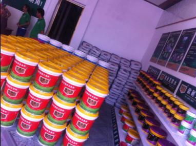 賀喜羅城梁總形象店開業(yè)！梁總是歐耐克防水的老客戶，一直是河池宜州的代理，在宜州防水市場具有很強的市場影響力。2015年，梁總加大了在防水方面的投入，在羅城開了一家新的防水店——歐耐克防水羅城形象店。