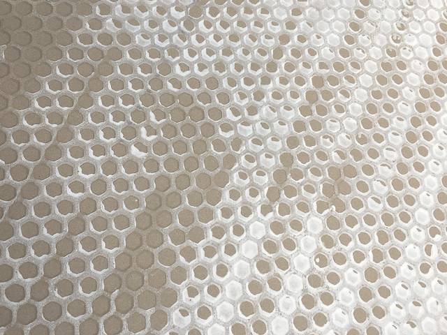 越致密的瓷磚該如何鋪貼？